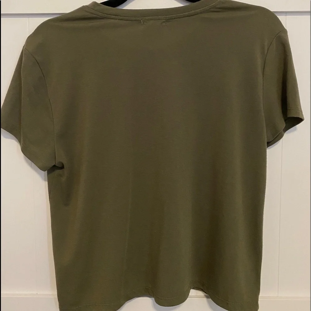 Basic tee! - Picture 2 of 2